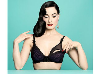 Illustration for article titled Celebrate Hot Farts in Gorgeous Retro-Inspired Maternity Lingerie